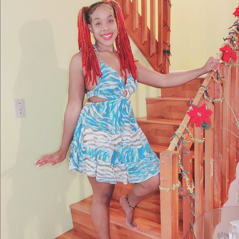 Flare bottom Open Back Mini Dress - Picture 4 of 6